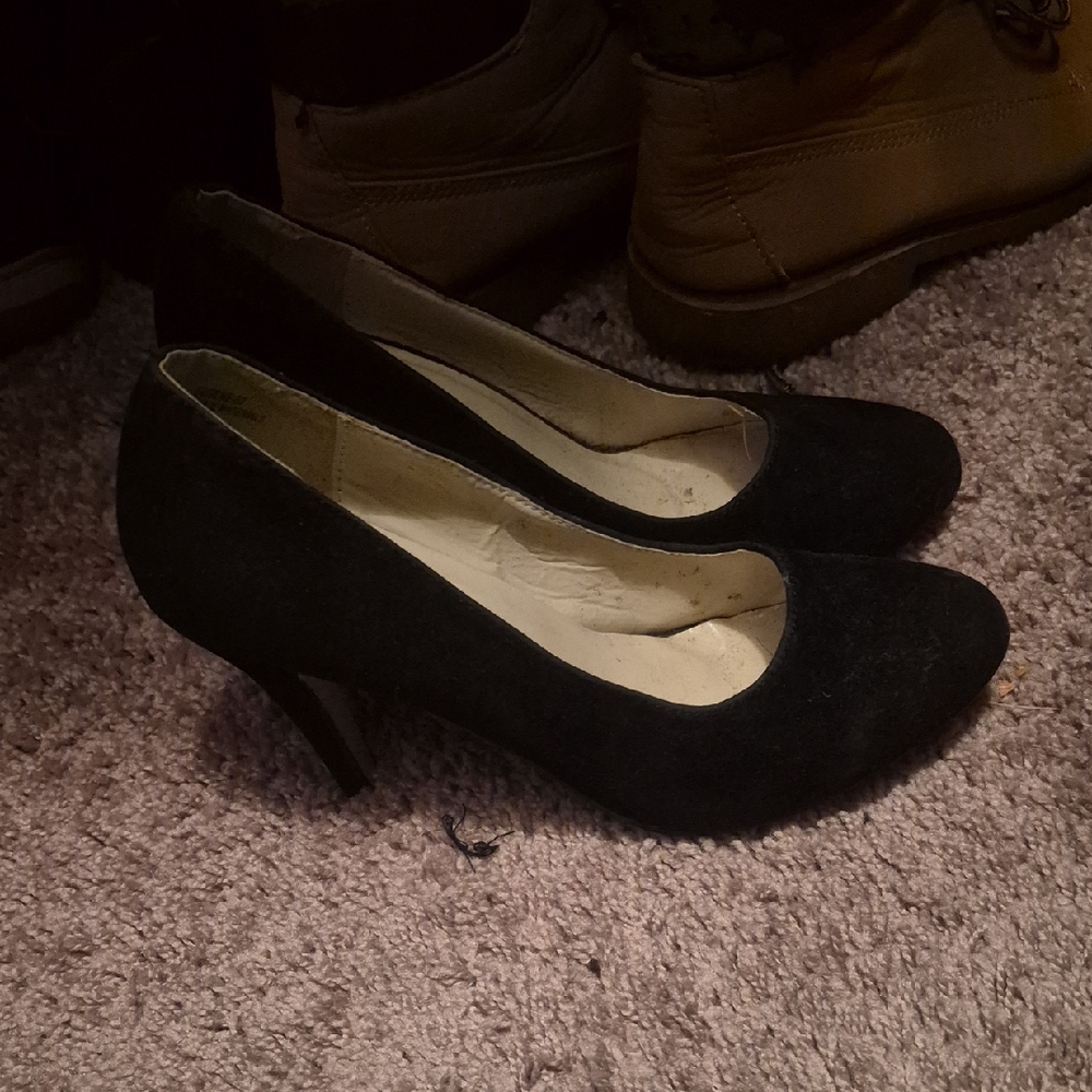 Classic Black Suede Women's Mid-Heel Pumps